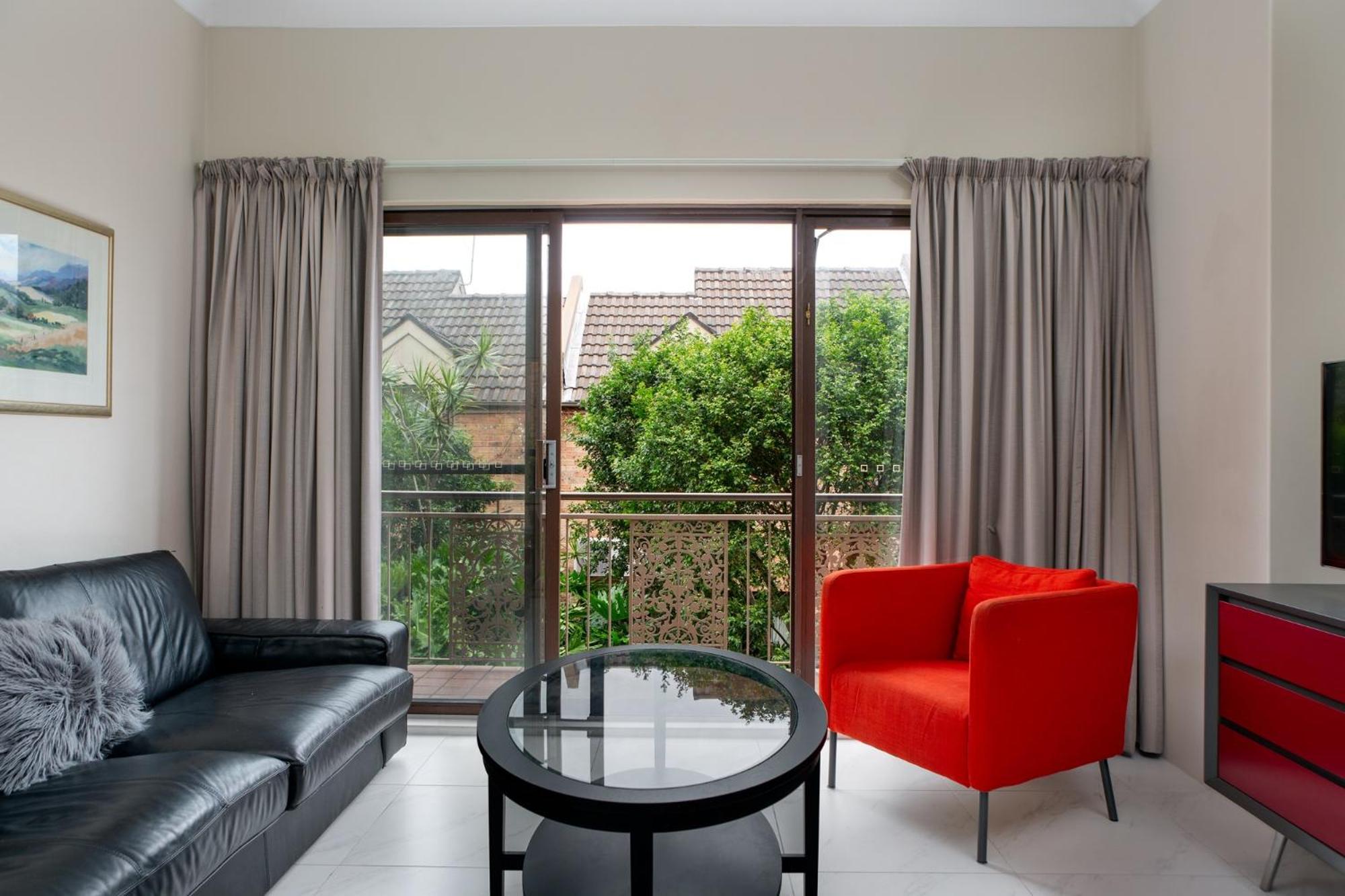 Spacious 3-Bed Townhouse In Stylish Balmain Сидни Екстериор снимка