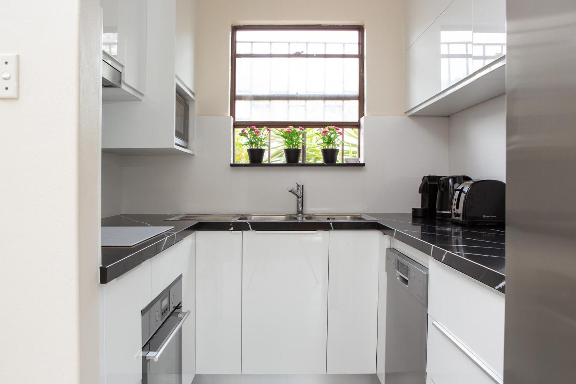 Spacious 3-Bed Townhouse In Stylish Balmain Сидни Екстериор снимка